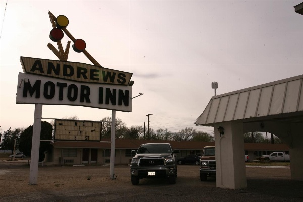 Andrews Motor Inn image 1